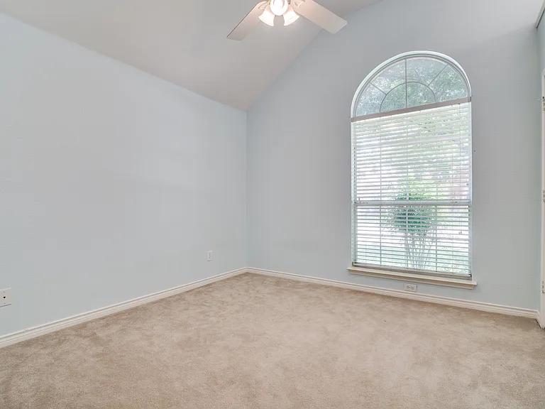 313 Bricknell Dr — Photo 11