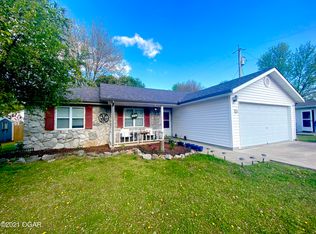 908 S Baker Blvd, Carthage, MO 64836