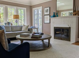 975 Grosvenor Pl, Oakland, CA 94610
