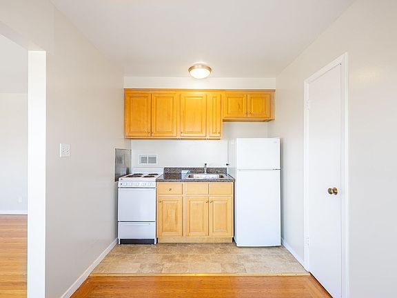 4th image of 600 Laurel St APT 9
