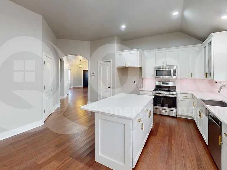 2801 Coyote Trl — Photo 3