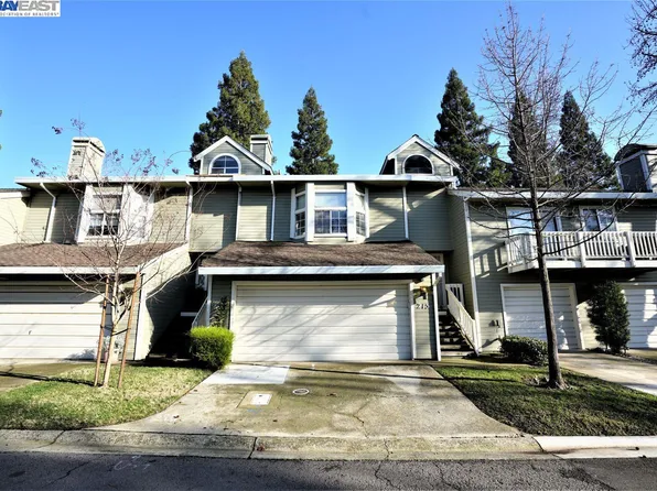 215 Live Oak Cir, Roseville, CA 95678
