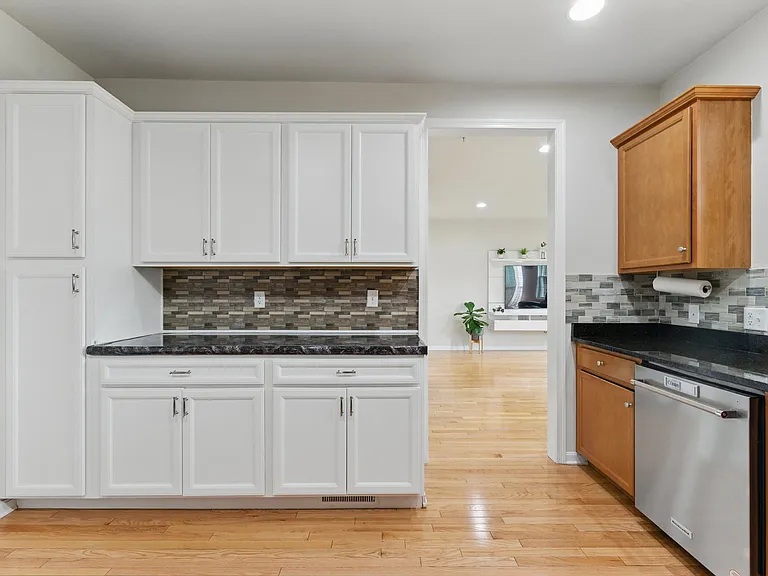 13 Wayside Dr — Photo 8
