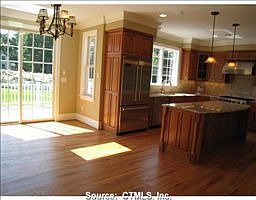 5th image of 10 Hampton Ct #L8