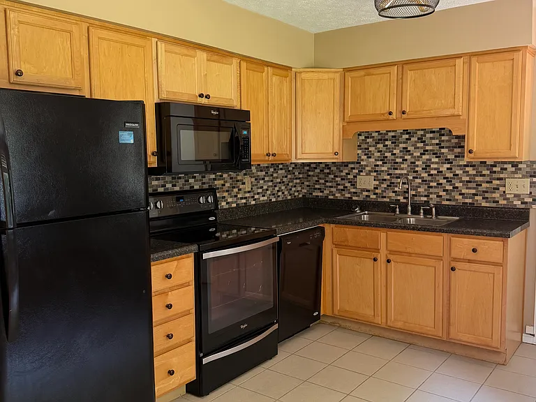 15 Christopher Dr #B — Photo 5