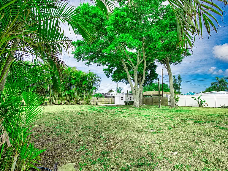 262 Palmetto Dr — Photo 22