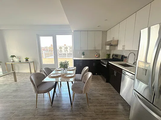 Rented by E Realty International Corp | media 4