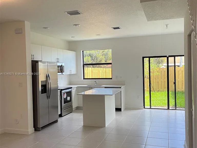 28545 SW 132nd Ct — Photo 4