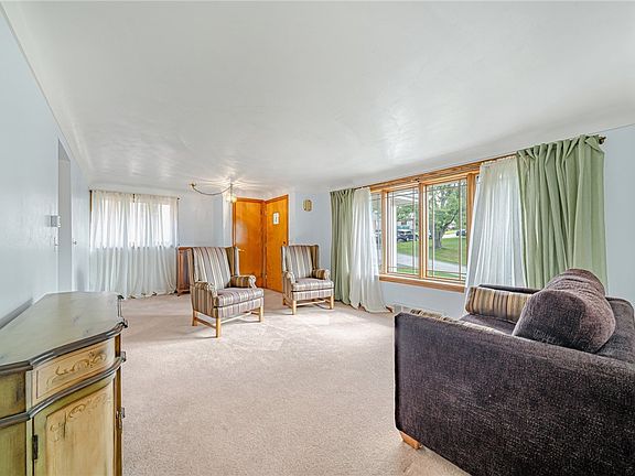 5th image of 370 Camp St