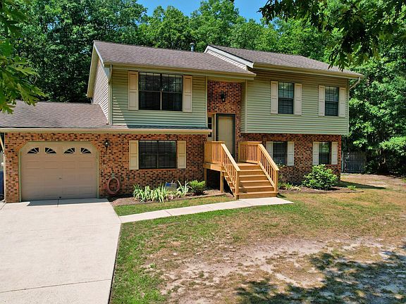 2nd image of 402 Blue Rose Ct