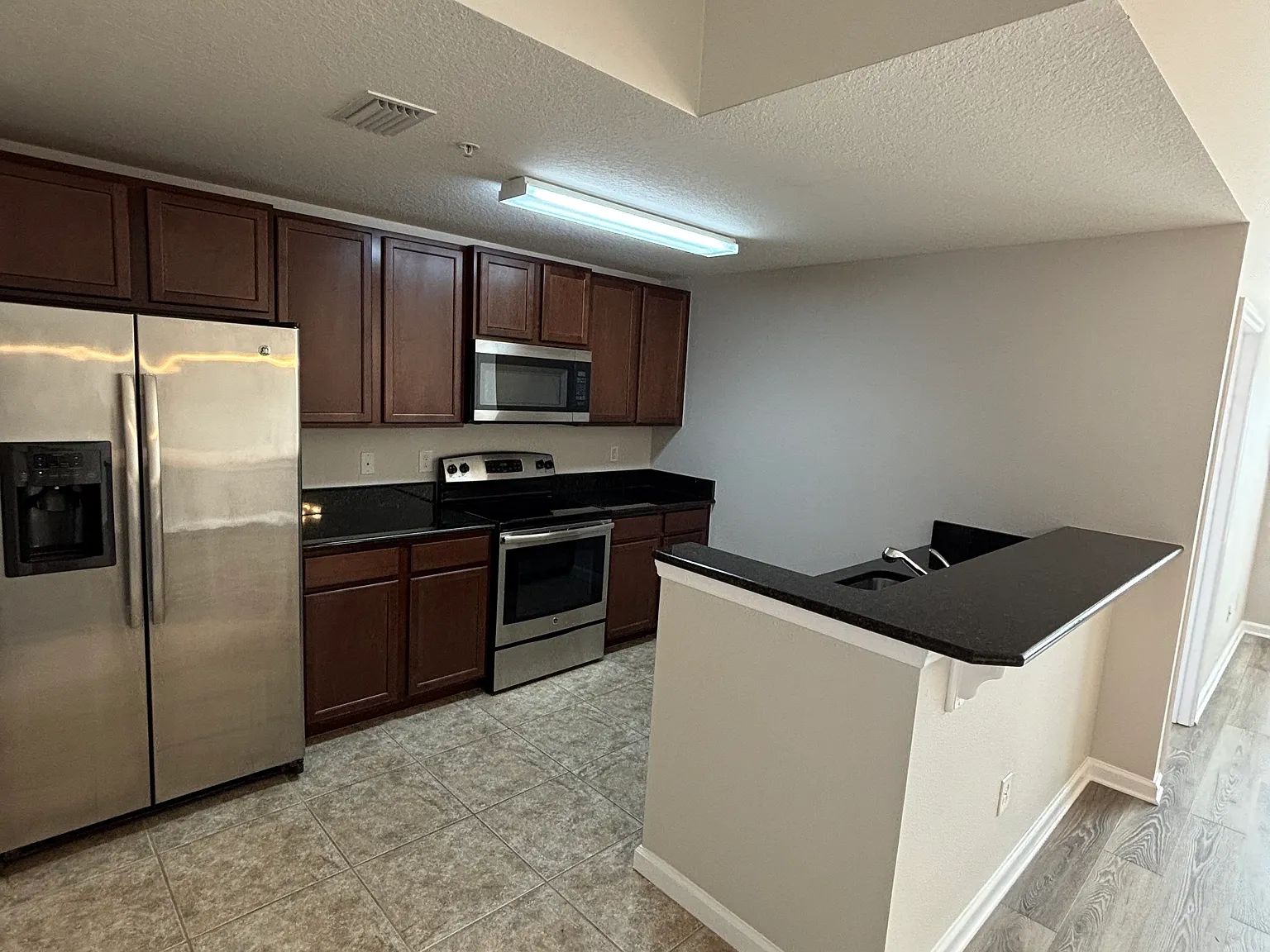 2 bed, 1079 sqft, $1,675 — Photo 2