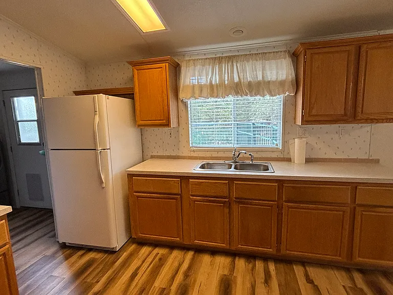 610 E Park Dr — Photo 11