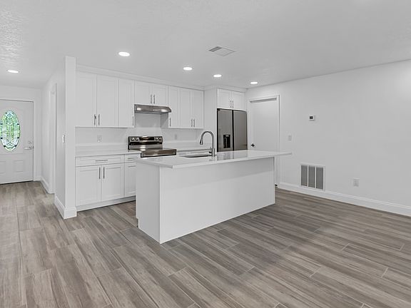 3rd image of 8201 Riverside Dr NE