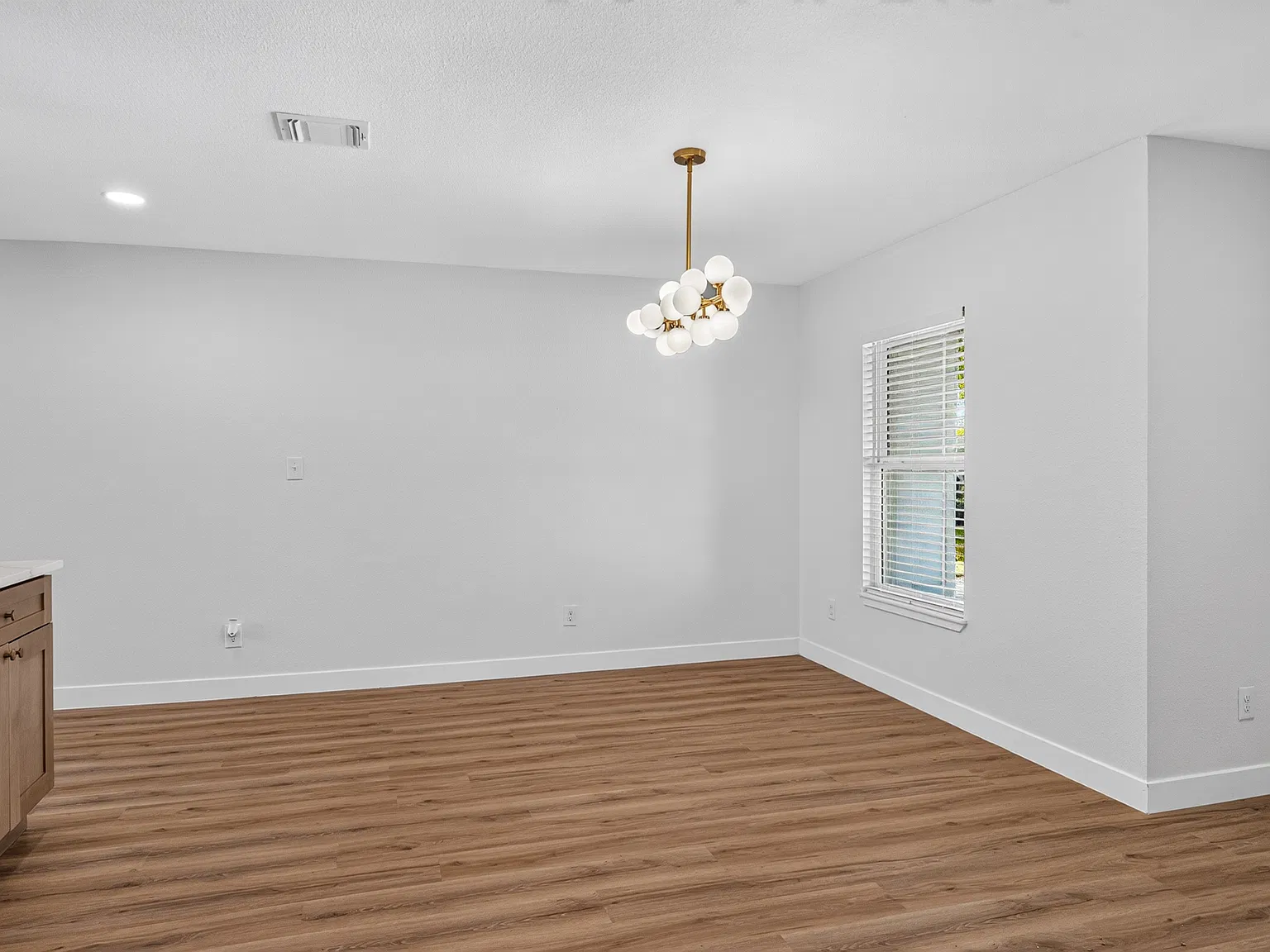 4 bed, 2390 sqft, $3,300 — Photo 2
