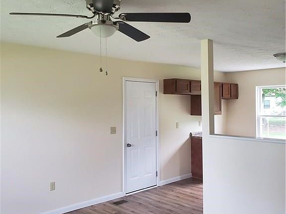 2nd image of 1427 Omard Dr