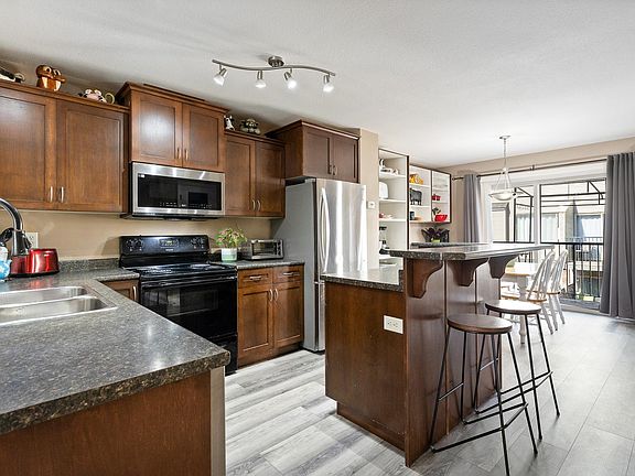 2nd image of 5556 Peach Rd #39