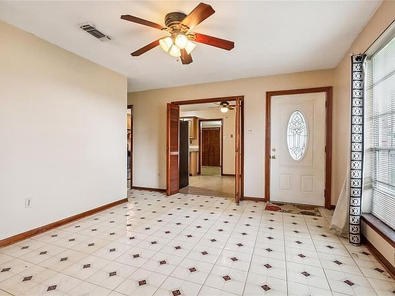 3rd image of 1608 N Starrett Rd