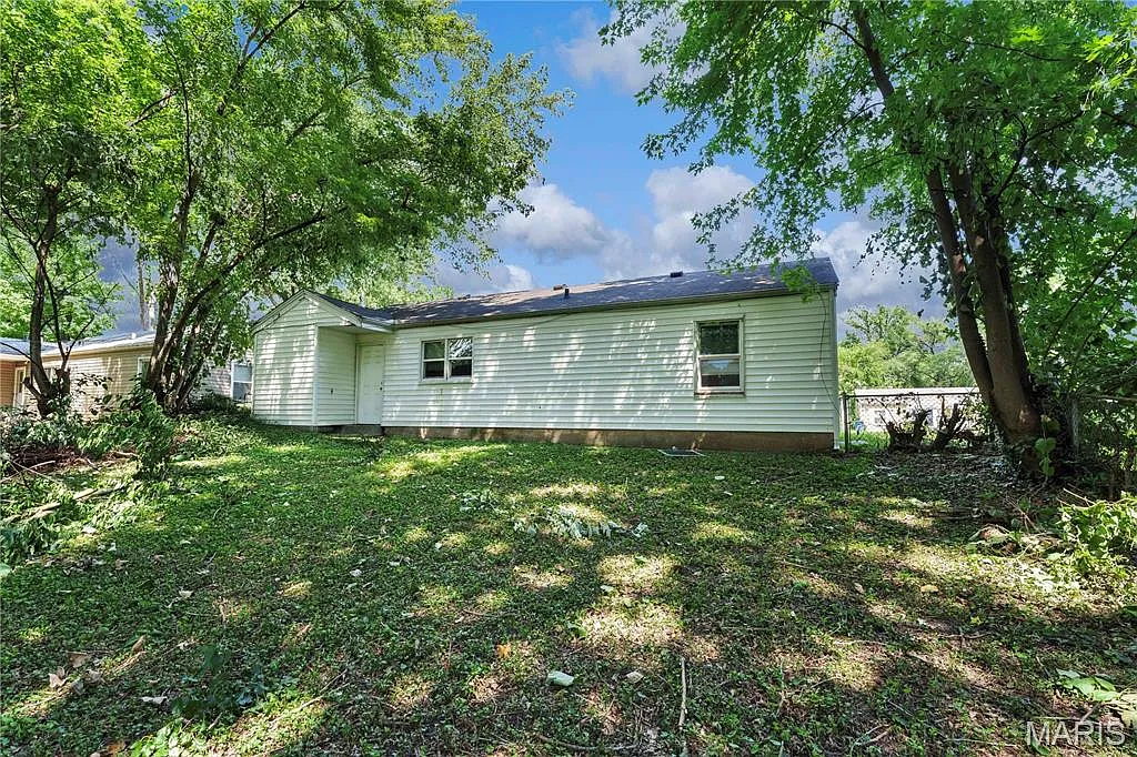 3 bed, 1.0 bath, 1056 sqft, $1,330 — Photo 4
