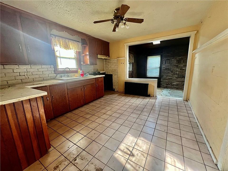 114 Peerless St Cranston RI Zillow