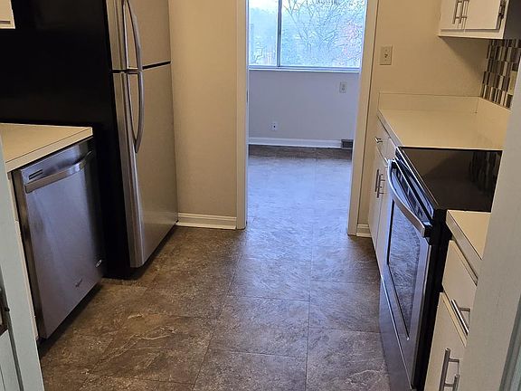4th image of 36 Superior Dr APT 4