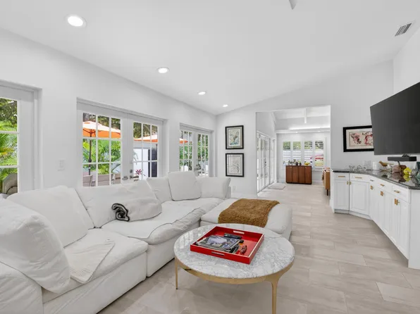 7368 Woodmont Ct, Boca Raton, FL 33434
