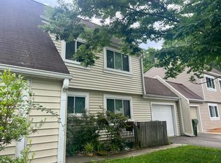 1492 Roundleaf Ct, Reston, VA 20190