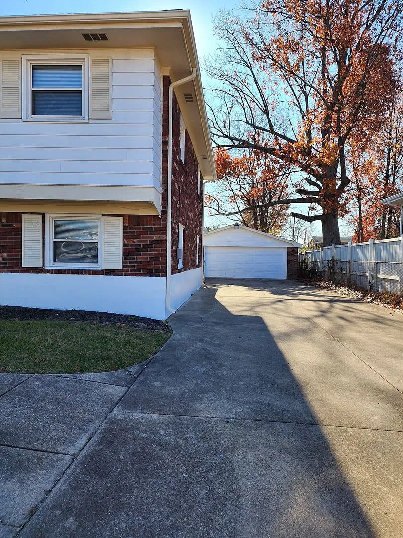 Beautiful 3 Bedroom 2 Bathroom Home — Photo 2