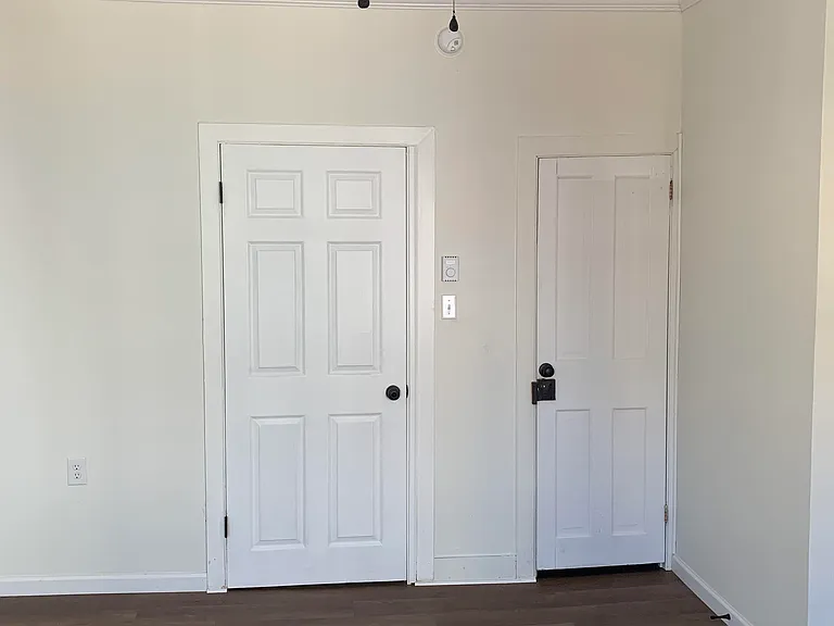 334 S Duke St — Photo 9