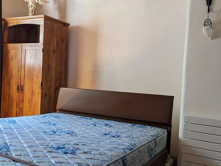 Murphy bed in guest bedroom