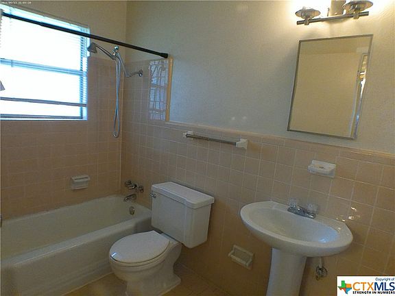 5th image of 2208 Poage Ave