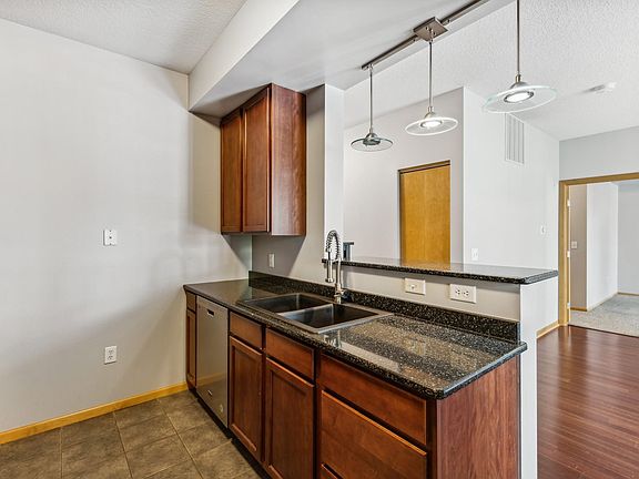 5th image of 825 Berry St APT 209