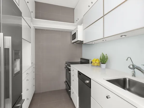 475 Park Avenue image 6 of 11