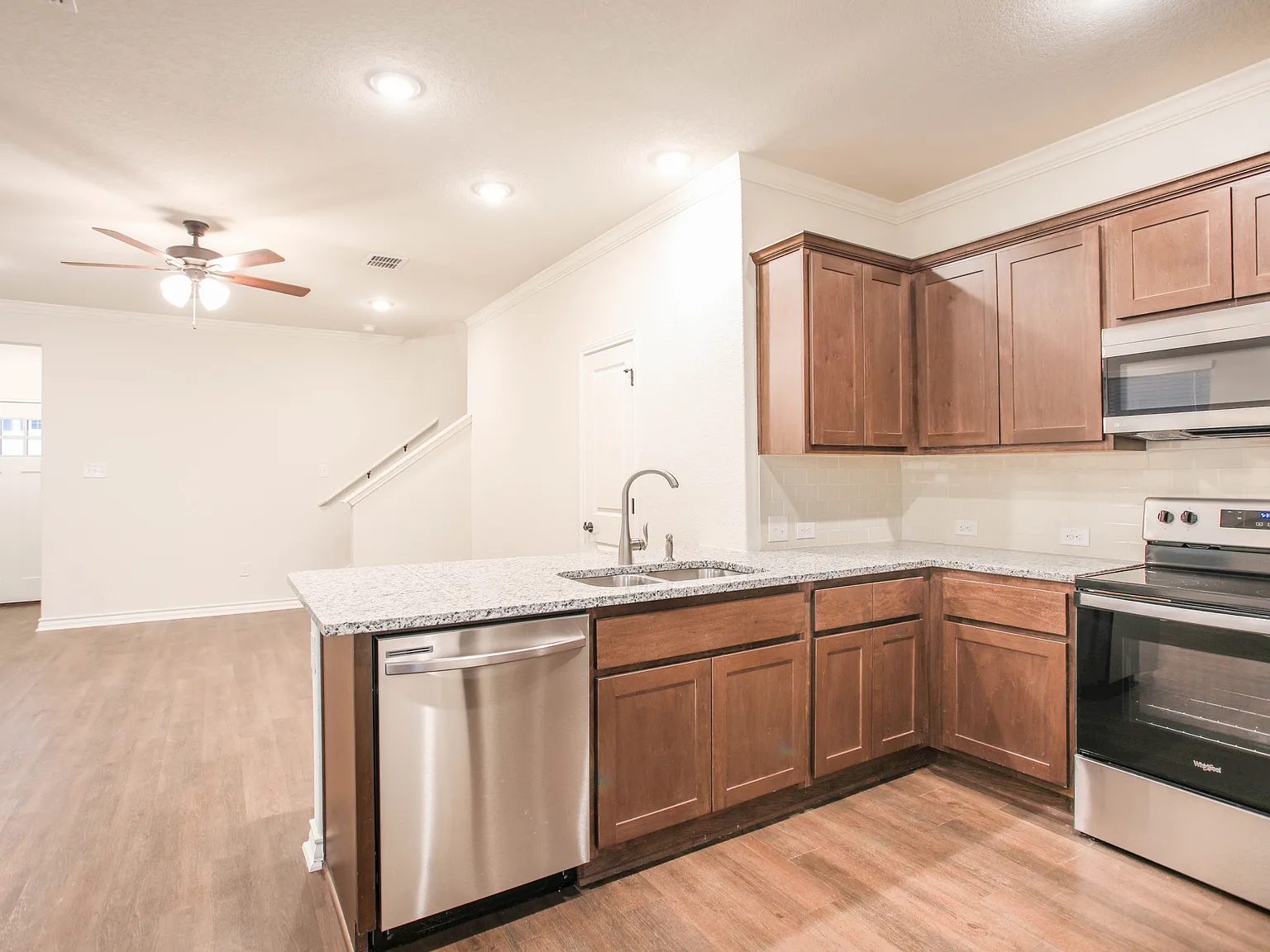 13902 Enzo Gate - 102 — Photo 3