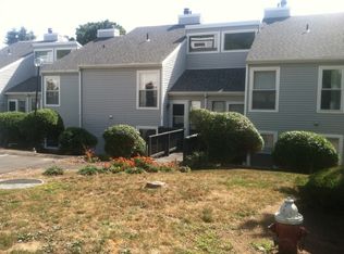 19 Glenview Dr, Cromwell, CT 06416