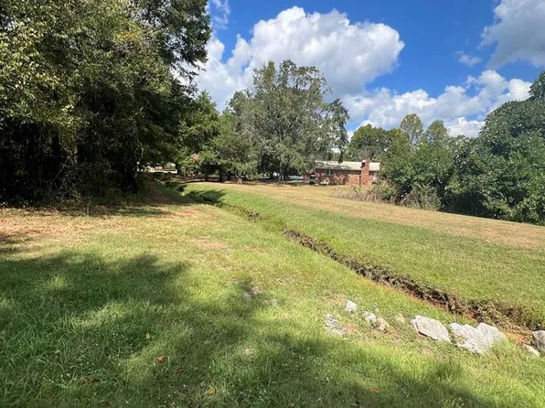 Carnatio Crestview Ave, Monroeville, AL 36460