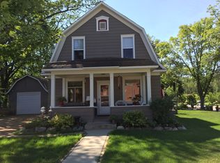 221 W 1st St, Chaska, MN 55318