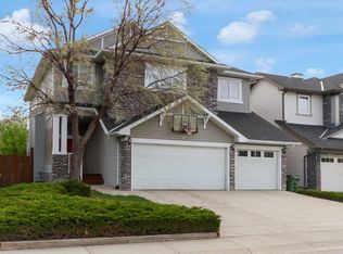 8 W Elmont Ct SW, Calgary, AB T3H 5Z8