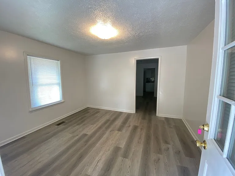 1102B S Washington St — Photo 4