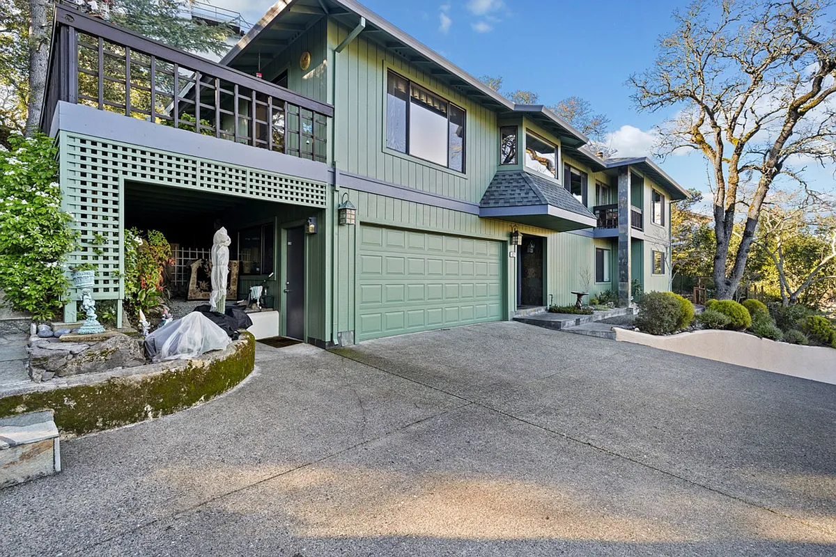 Building Photo - 477 Hillsdale Dr
