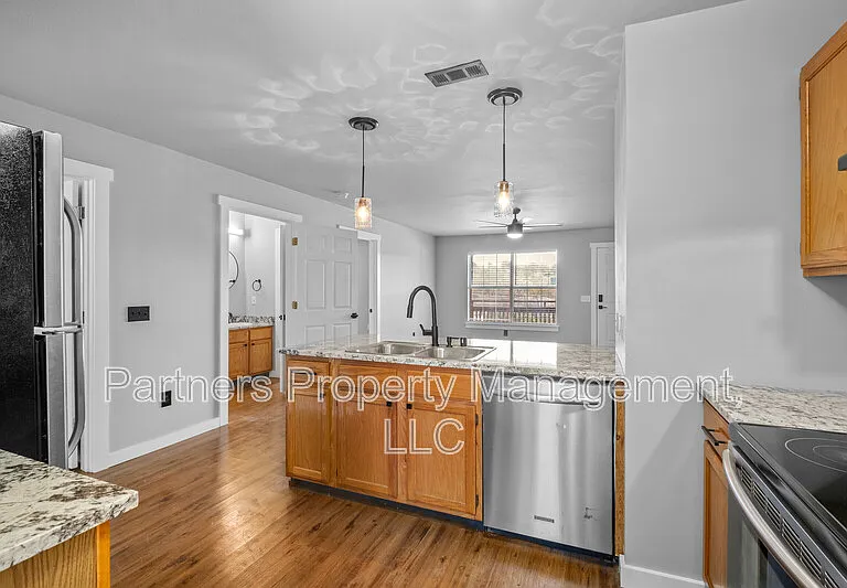 825 N Leverett Ave #2 — Photo 9