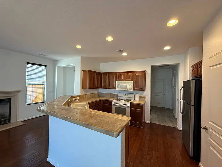 1226 Firefly Ct — Photo 7