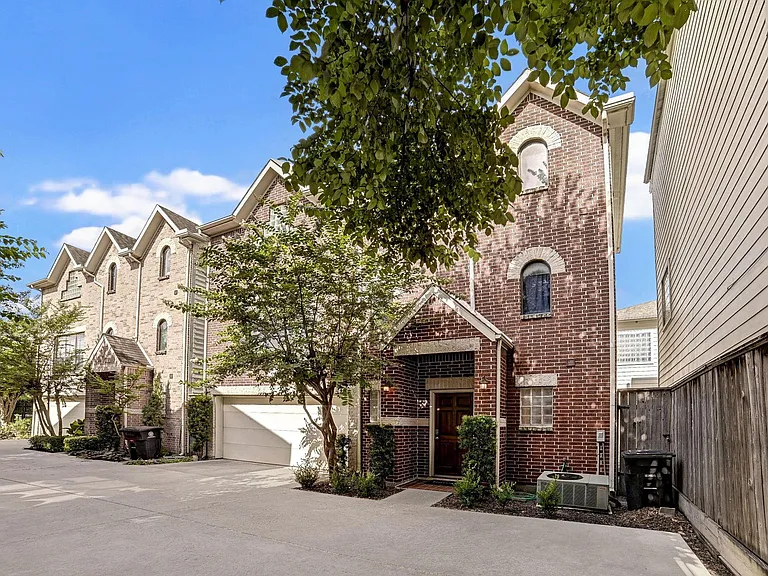 5838 Larkin St — Photo 44