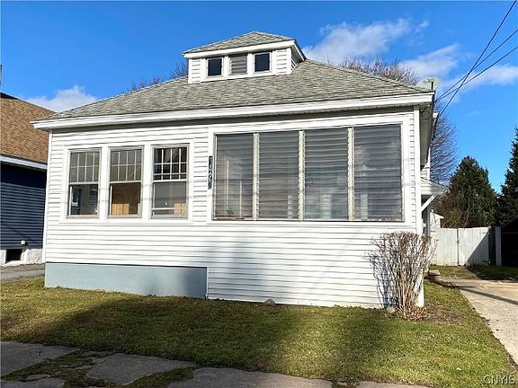 2nd image of 1422 Flagg Ave