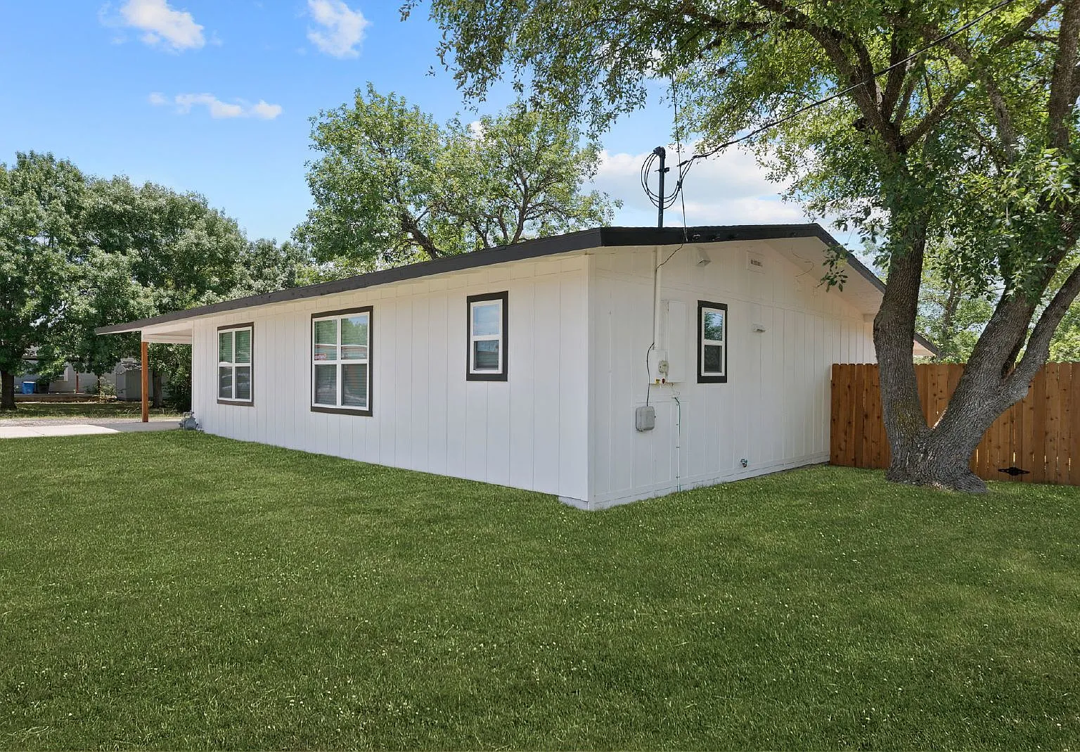 3 bed, 2.0 bath, 1460 sqft, $1,595 — Photo 1