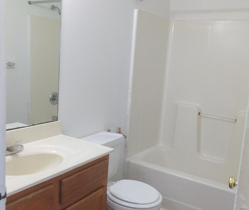 2nd image of 127 Douglas Ave APT 4