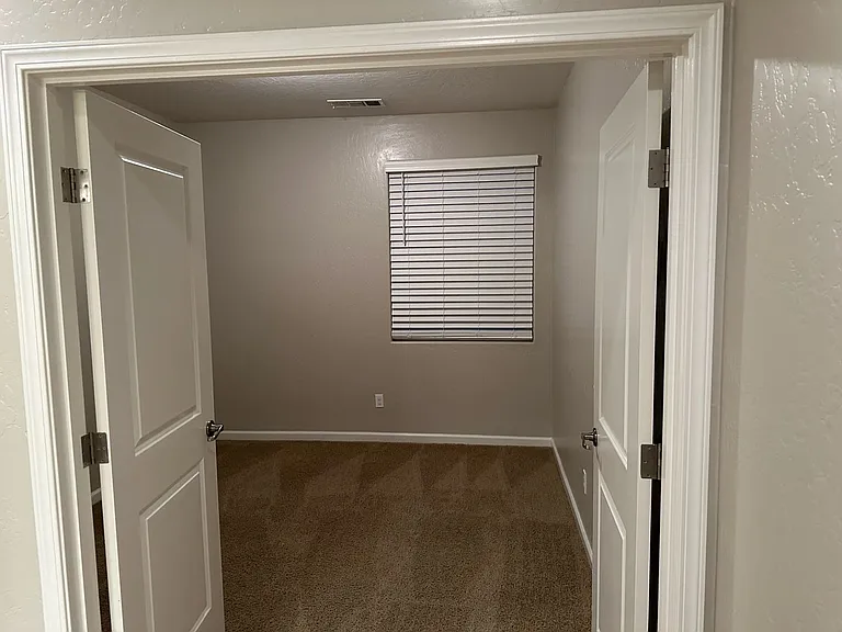 2101 N Lindsay Ct — Photo 20