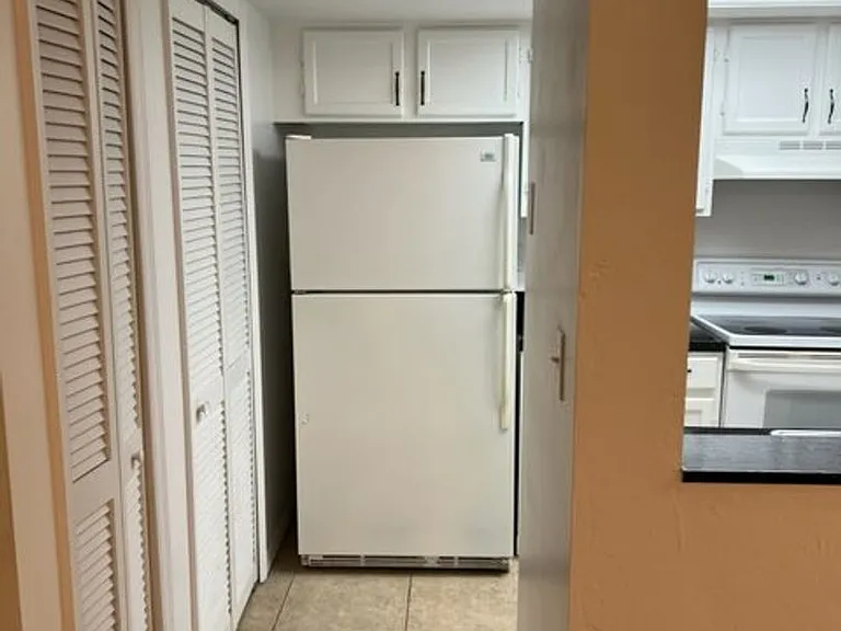 5745 SW 10th Pl — Photo 3