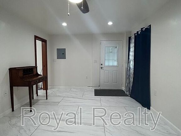 3rd image of 2755 Dow St