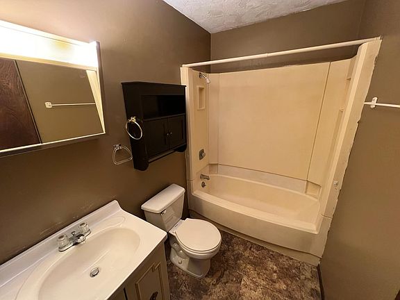 4th image of 217 W Washington St APT F