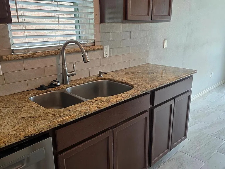 9726 Appleridge Dr — Photo 2